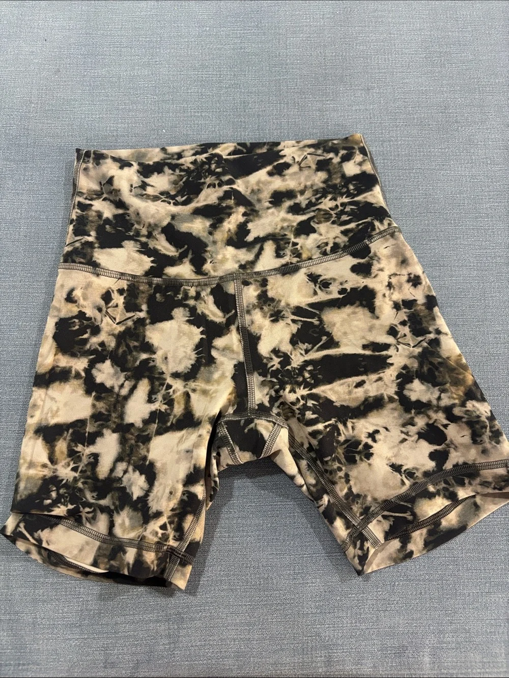 lululemon athletica Black & Cream Tie-Dye High-Rise Bike Shorts